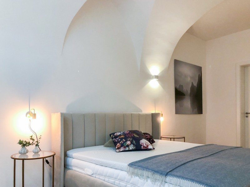 Eines der Schlafzimmer mit wunderschönen Kreuzgewölbe